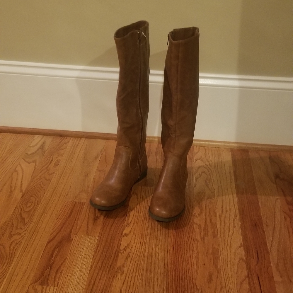 Boots - Picture 2 of 6